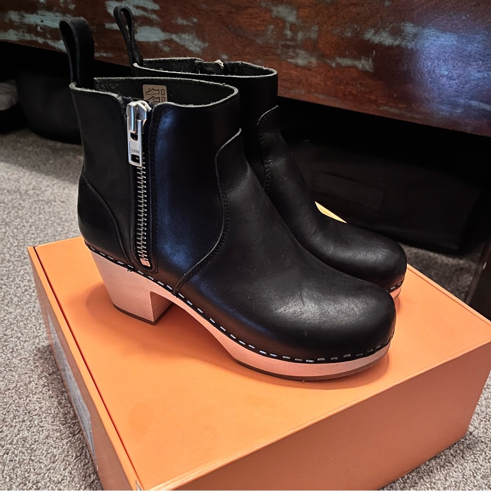 NEW! Zip It Emy Booties (Size 37, Black) Swedish Hasbeens